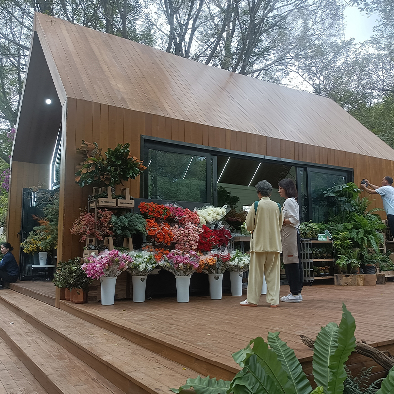 Rumah Kayu Halaman
