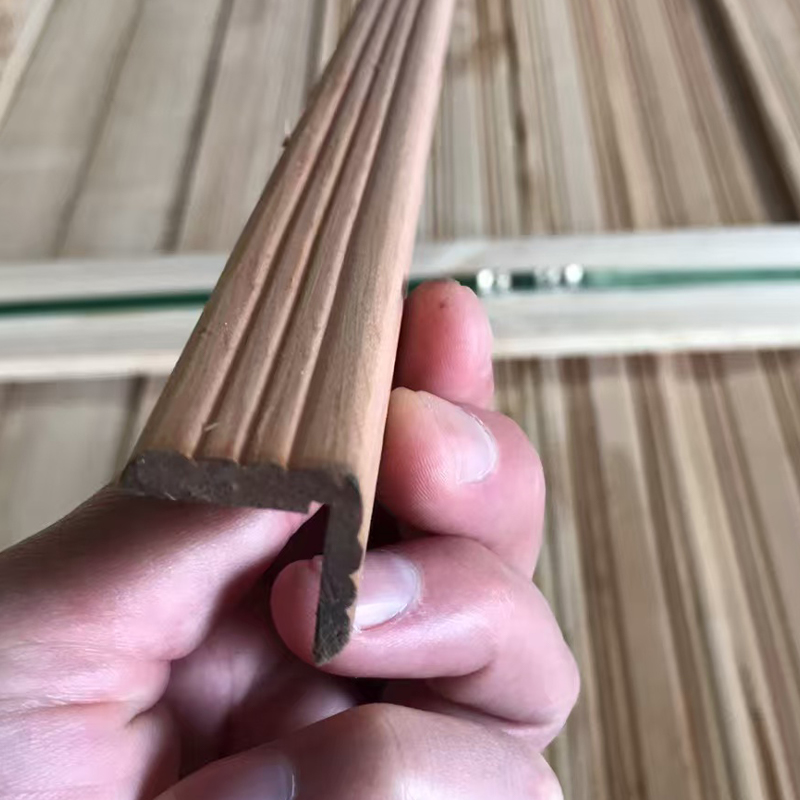 Acuan Sudut Cedar Merah Barat